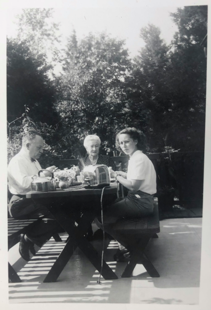 Ernst Muller, R. Hölscher (Schwiegermutter), Nichte H. Müller, USA 1948.Quelle: T. Judah, London